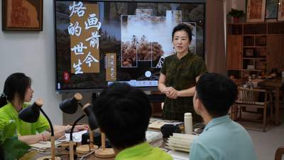 AR赋能非遗烙画,重庆电力高专点燃青春传承薪火