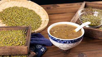 夏天煮绿豆汤还在瞎放豆？来搞懂红豆、绿豆、赤小豆的区别，还要避开这些细节！
