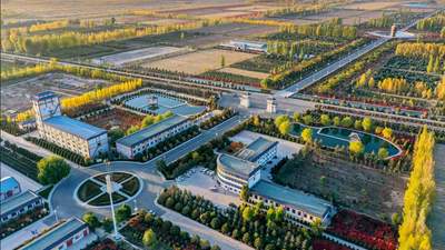 游客沉浸式体验民乐酒文化回厂游 感受工业文旅融合新活力