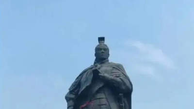 周瑜雕像被泼红油漆，安徽庐江：违法嫌疑人已到案