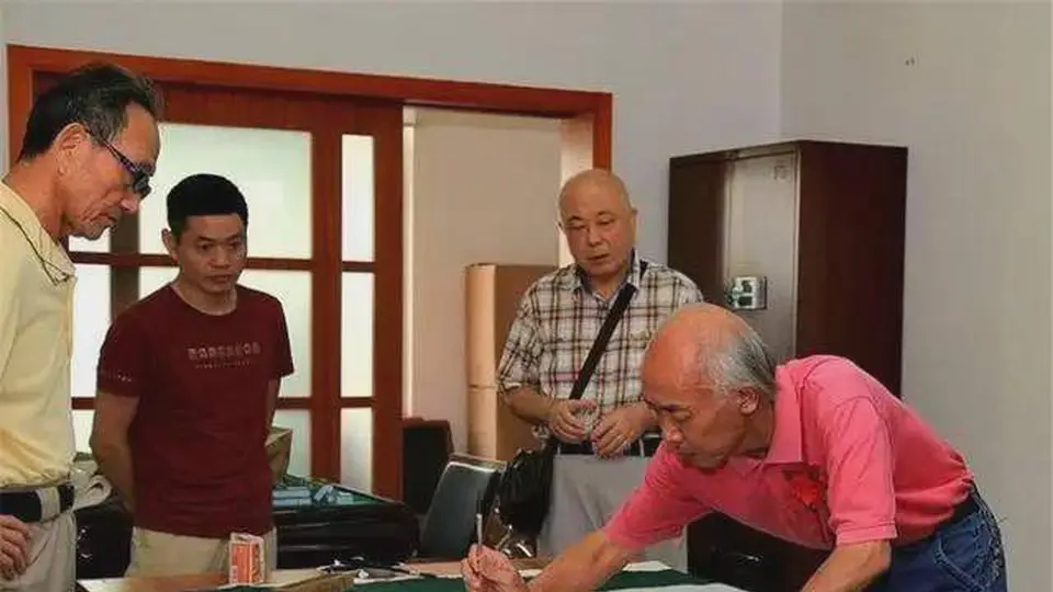 新型养老方式走红,不靠儿女不住院,网友:老了我也要这样过