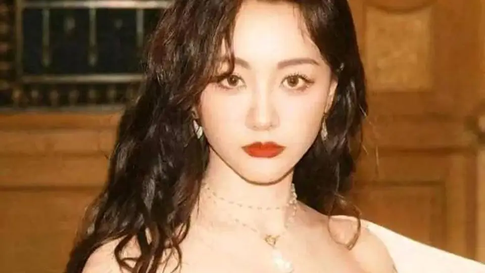 杨蓉晒性感写真:娇小身材藏不住火辣气场,自律状态惊艳网友