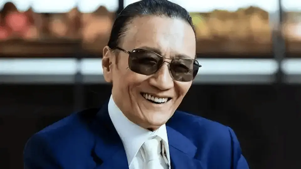 谢霆锋哽咽发文悼父：四哥永远笑着，不必悲伤