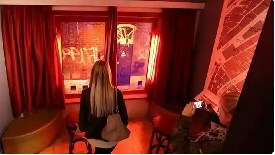 阿姆斯特丹红灯区:颠覆认知的“白领”生活