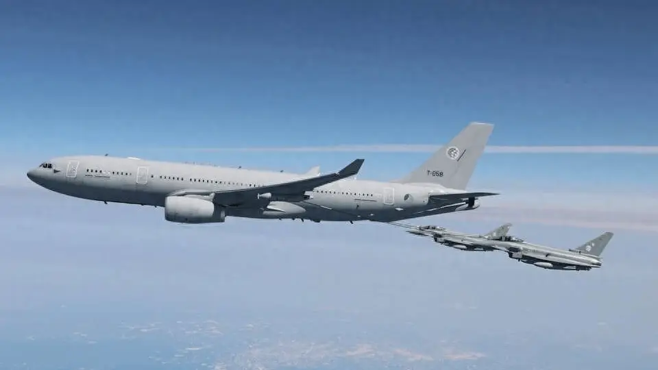 约旦上空现E-7预警机 阿联酋自杀式无人机空袭伊朗 中东冲突扩大引参与体验式关注
