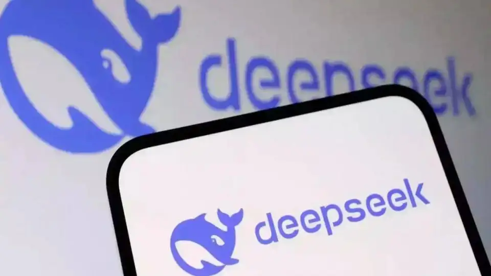 四小时发言实录刷屏时，DeepSeek创始人梁文锋的聚焦路线引行业热议