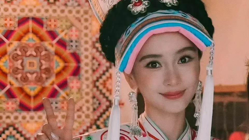 围观Angelababy羌寨广告拍摄现场！民族造型太吸睛引网友热议