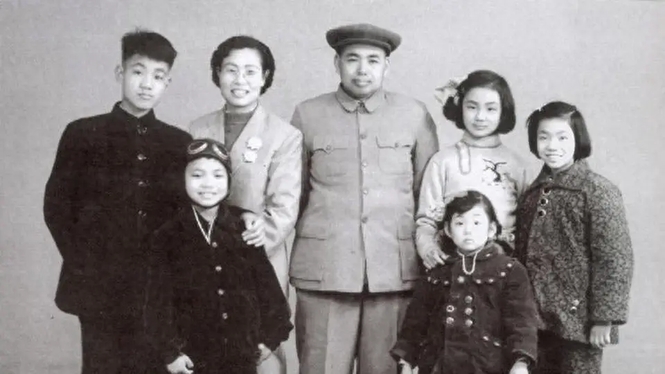 许世友到部队探望女儿，因袜子发火：别因我是父亲搞特殊