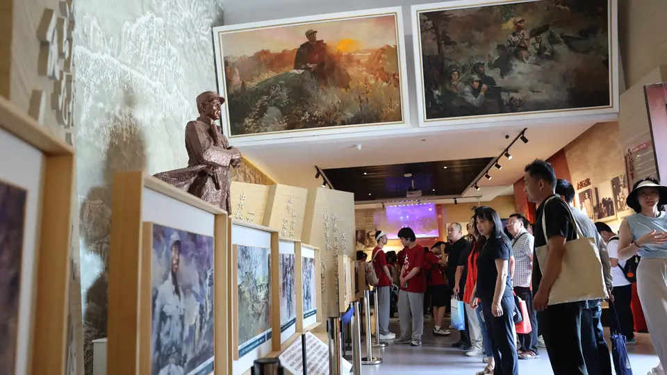 邯山区开展迎“七一”爱国教育暨书画创作活动