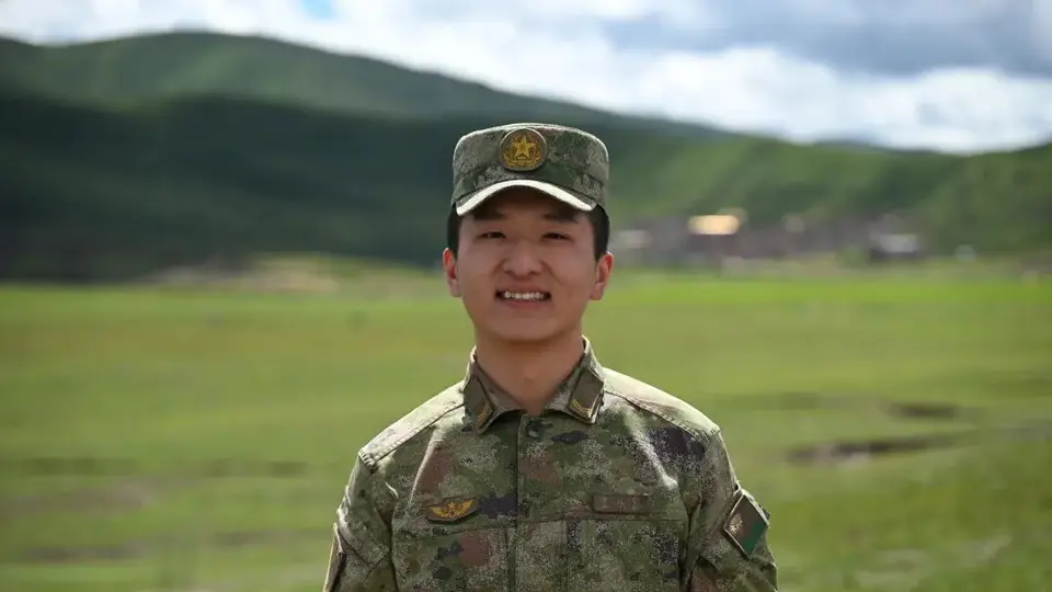 湖南小伙黄以宁，军考703.1分，位列西部战区陆军第一名！