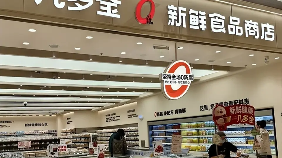 零食不打折反涨价,排队从商场堵200米,凭啥能火起来?