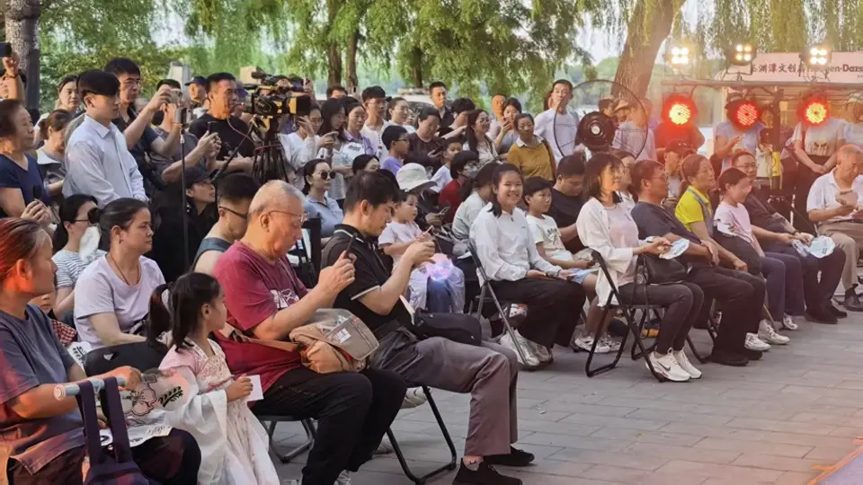 玉渊潭公园开启露天音乐会,三天晚间游园活动连轴登场