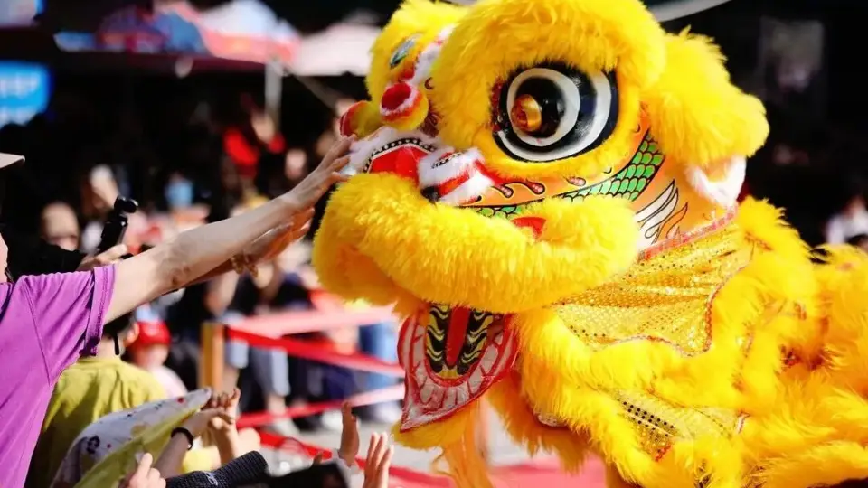 暑假佛山古镇漫游指南：逛祖庙、看醒狮、品美食，一站式打卡