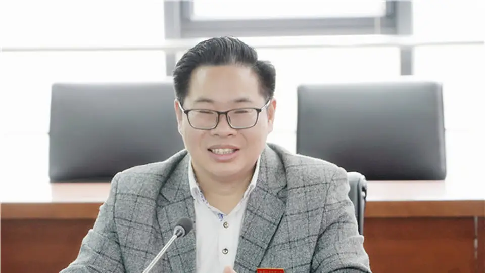 “假教授”张龙塌房,该脸红的岂止是骗子?