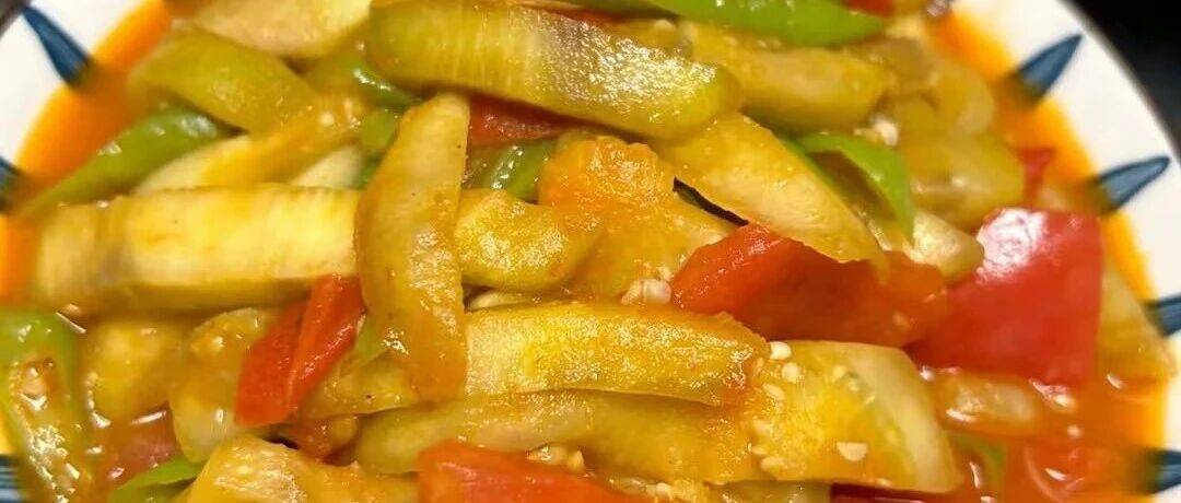 有人认为河南这种炒菜搭配，简直就是黑暗料理，可是咱们很多人却从小吃到大，还觉着美哩很呢