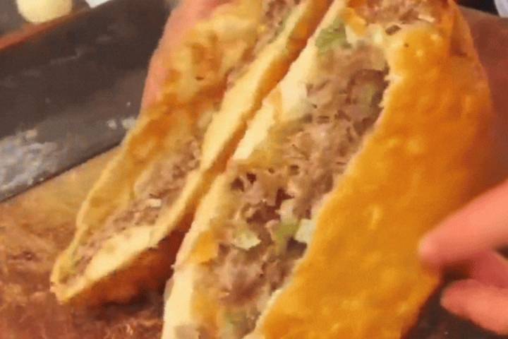 喝胡辣汤不配个牛肉盒，河南人觉得这顿没吃饱