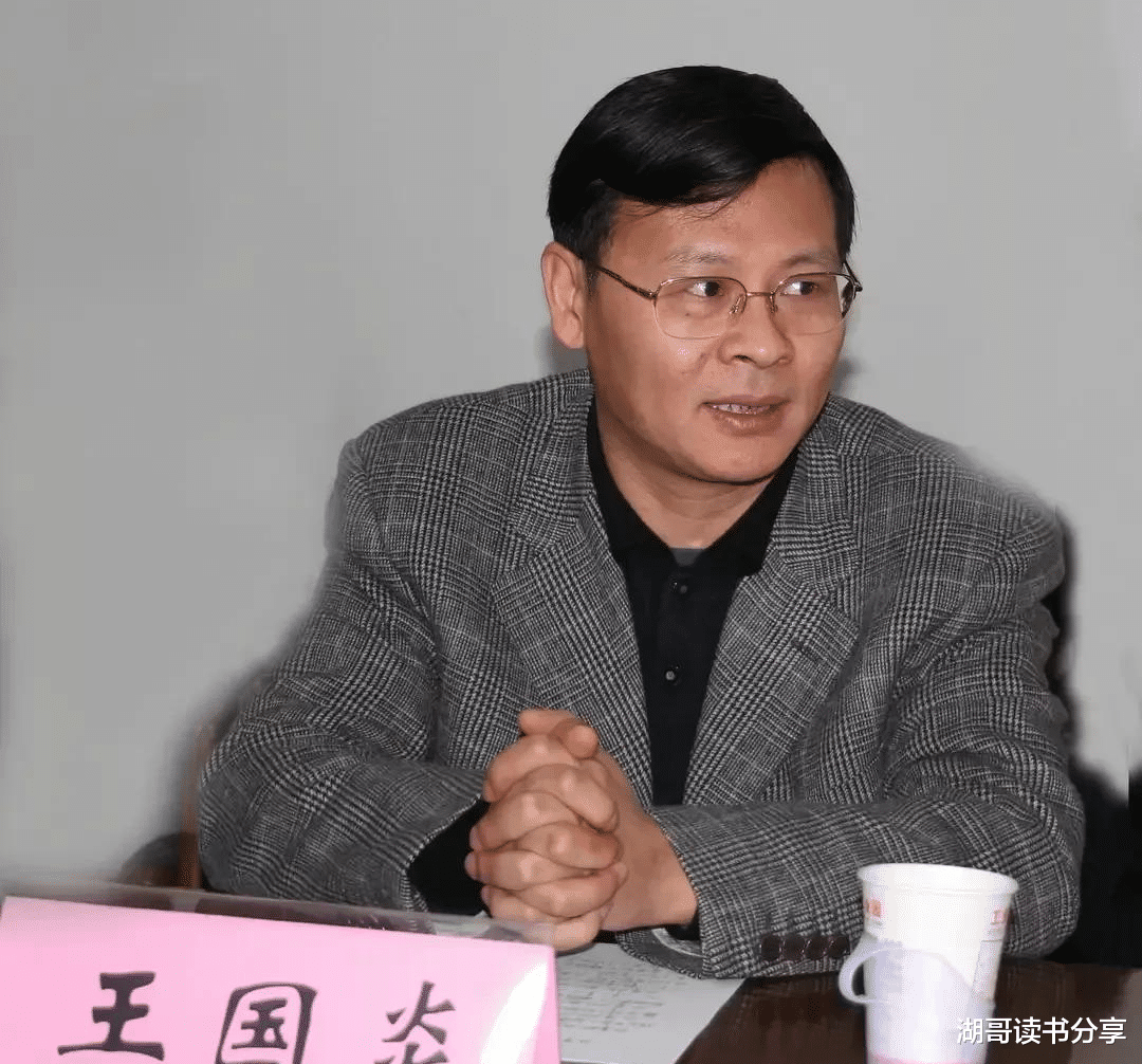 被情人举报的校长王国炎，3名情妇共同侍寝，非法敛财600万！