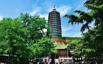 坐火车来石景山，从山间古刹走到河畔日落——