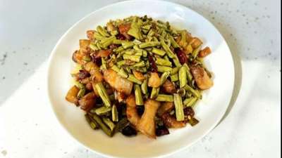 天热没胃口不用愁 来参与酸豆角炒肉的制作解锁开胃解腻的家常美味