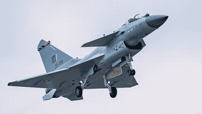 歼-10CE打赢空战，却出口遇冷？外媒：法国阵风疯狂斩获出口订单