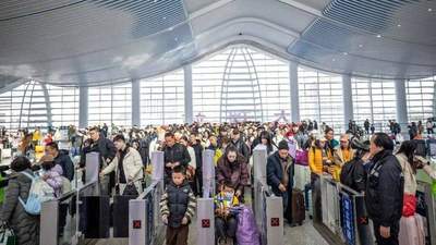 74地区免签，唯独中国加价！赴日游客暴跌60%，日百货大面积亏损