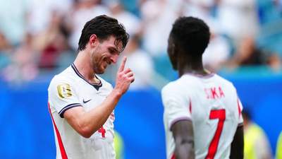 世界杯-萨卡双响赖斯传射孔萨破门 英格兰半场4-0法国