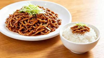 京酱肉丝地道做法，滑嫩入味不柴不腥超下饭，步骤简单，厨房小白也学得会