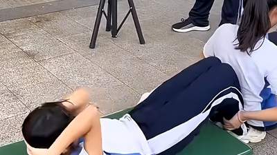 中考体育备考深夜训练引关注，家长被呼吁关注女儿健康
