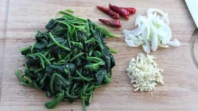 三伏天快手小凉菜安排！花生米拌菠菜爽口开胃超下饭，好吃到多扒两碗饭