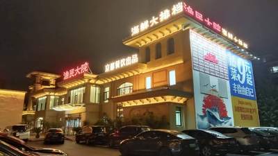 来寿光别瞎找吃的！渔民大院21间包厢配停车场，不管是家庭聚餐、朋友小聚还是商务便餐，鲜海鲜加家常味全hold住
