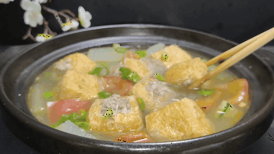 来试试冬瓜粉丝酿油豆腐汤！带馅油豆腐配鲜蔬，大口喝汤吃菜超满足，全程步骤跟着做零失败