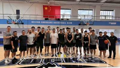 首钢球员续约与动向引热议 多元球迷讨论参与感拉满