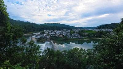 百万粉丝博主虹关打卡，深度体验婺源慢生活：古村民宿新风尚