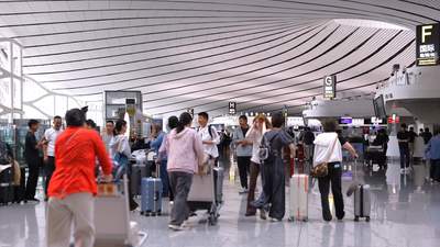 暑期出游火爆，大兴机场单日航班旅客量创历史新高