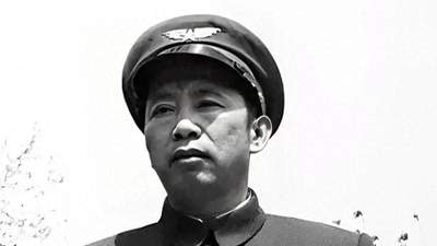 谭政发现刘亚楼的名字，排到了自己前面，无奈说：以后别署我名了