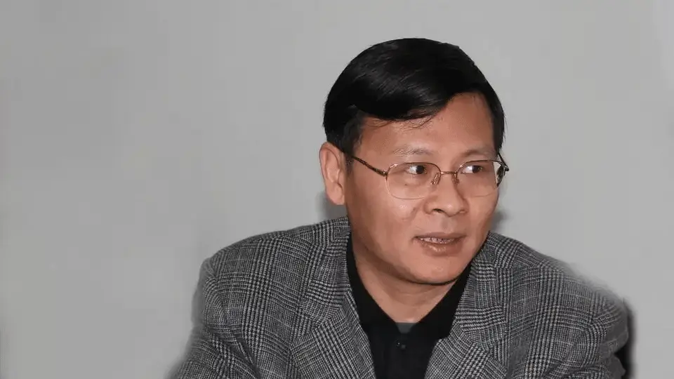 被情人举报的校长王国炎，3名情妇共同侍寝，非法敛财600万！