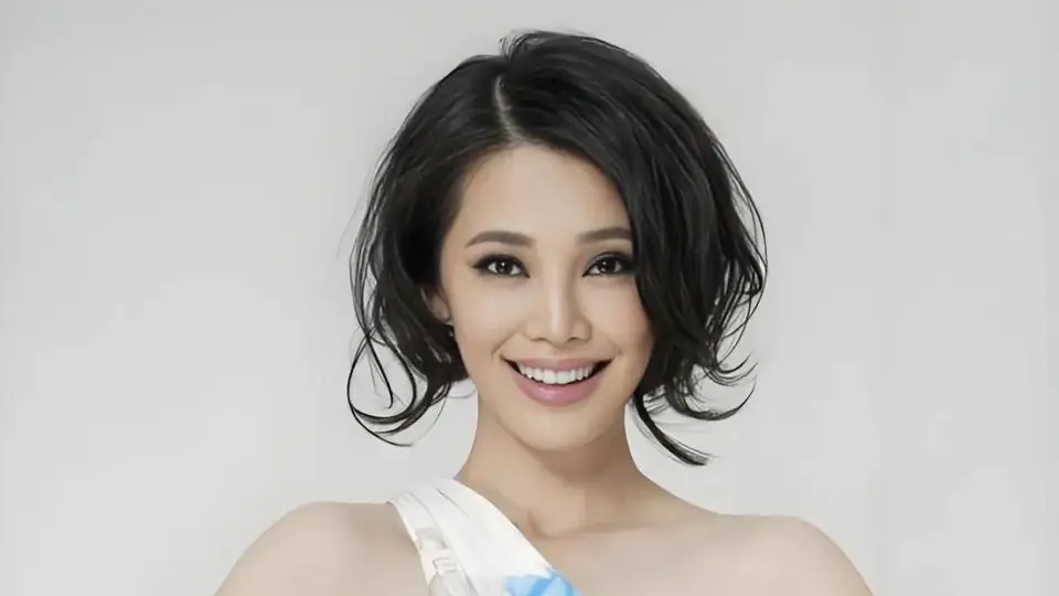 48岁演员孔维近况曝光:低调隐婚生子,专注家庭与公益,活出通透人生