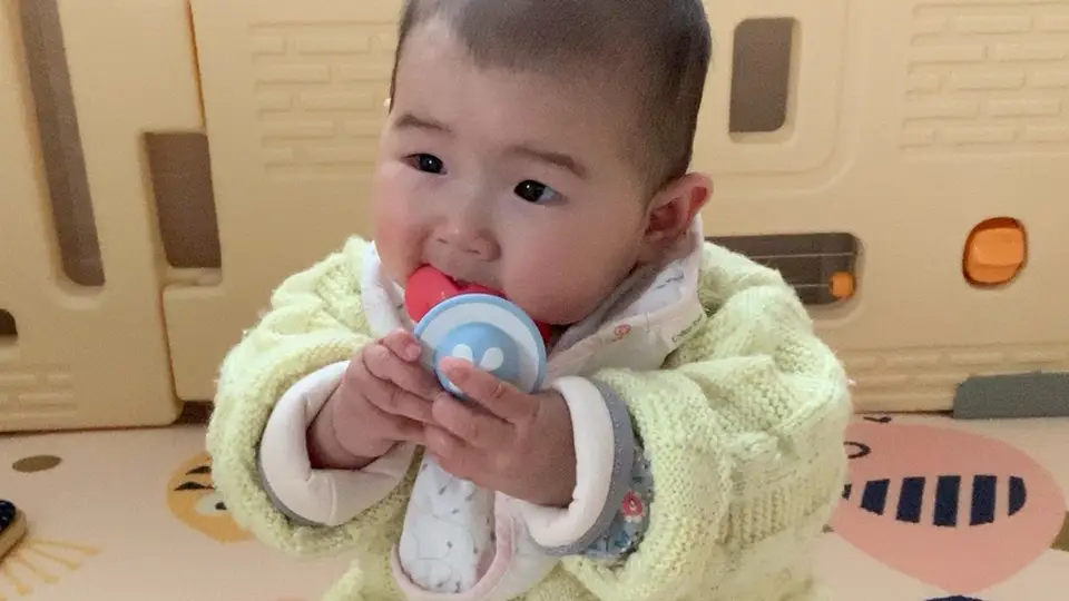 喂奶总被出牙期宝宝咬？来试试这5招，轻松应对重获舒爽哺乳体验