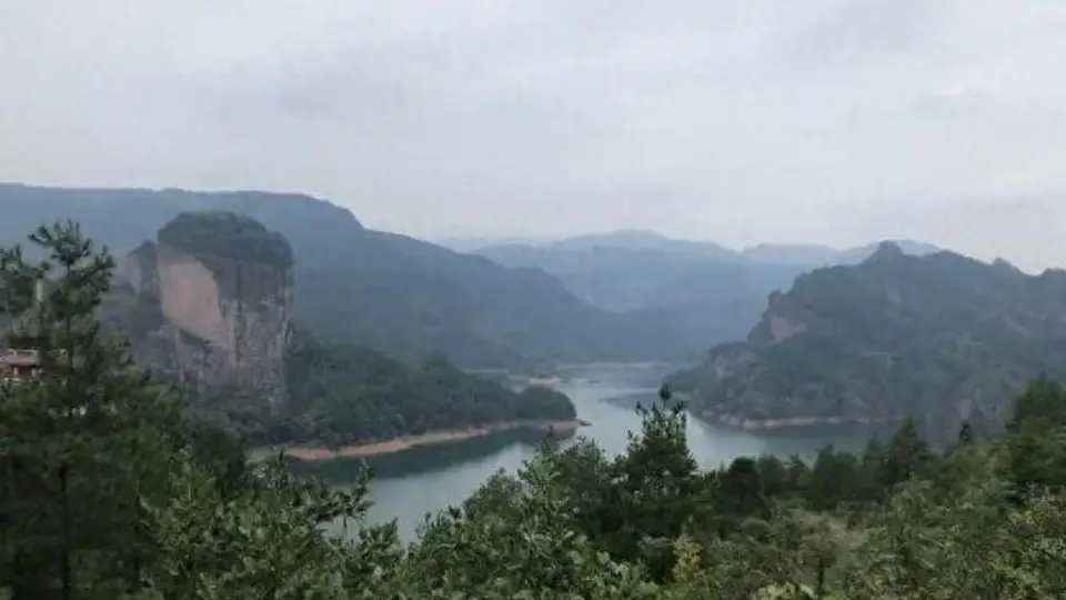 来铜钹山解锁千年封禁往事 漫步丹霞溪流共赴自然之约
