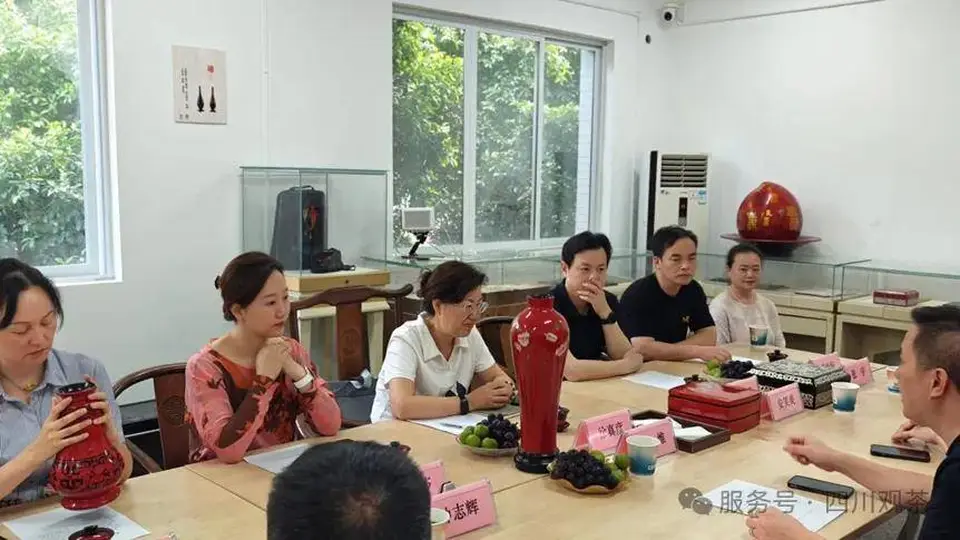 成都大旗茶馆成工会联动调研热点,多元茶事活动让职工与市民沉浸式感受茶文化魅力