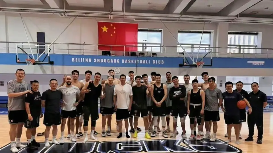 首钢球员续约与动向引热议 多元球迷讨论参与感拉满