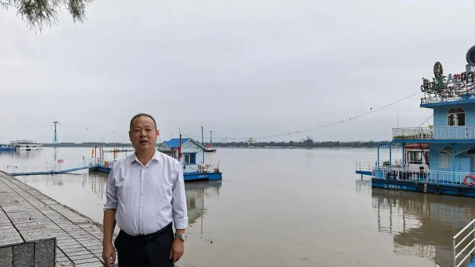 江畔漫步听涛声，太阳岛斯大林公园的多元体验与岁月回响