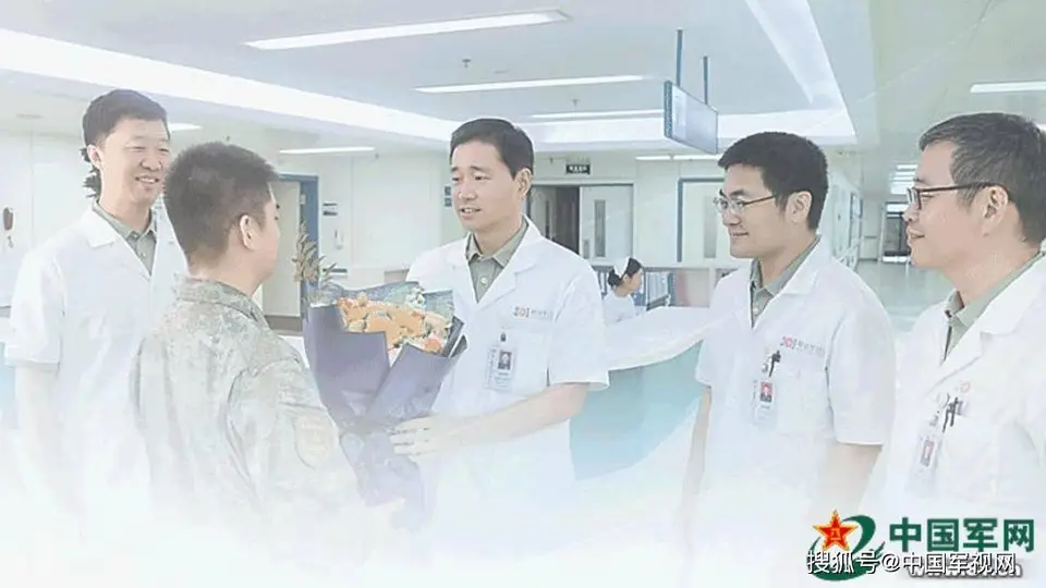 第九个中国医师节特别策划丨白衣执甲 医者仁心