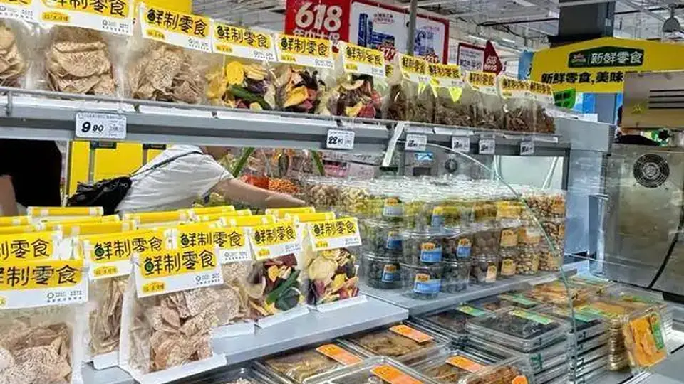 抢“鲜”入局,便利店也想啃下“新鲜零食”这块硬骨头?