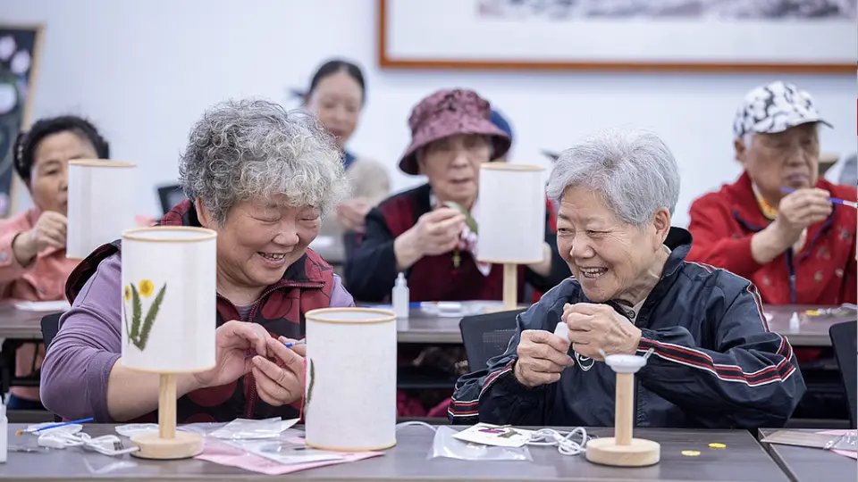 刘世锦：建议城乡居民人均养老金每月收入增至1000元