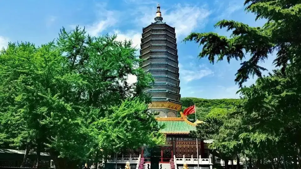 坐火车来石景山,从山间古刹走到河畔日落——