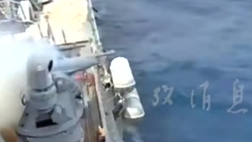 美海军战舰开火时突发事故：舰炮刚打一发就炸膛，炮管坠海