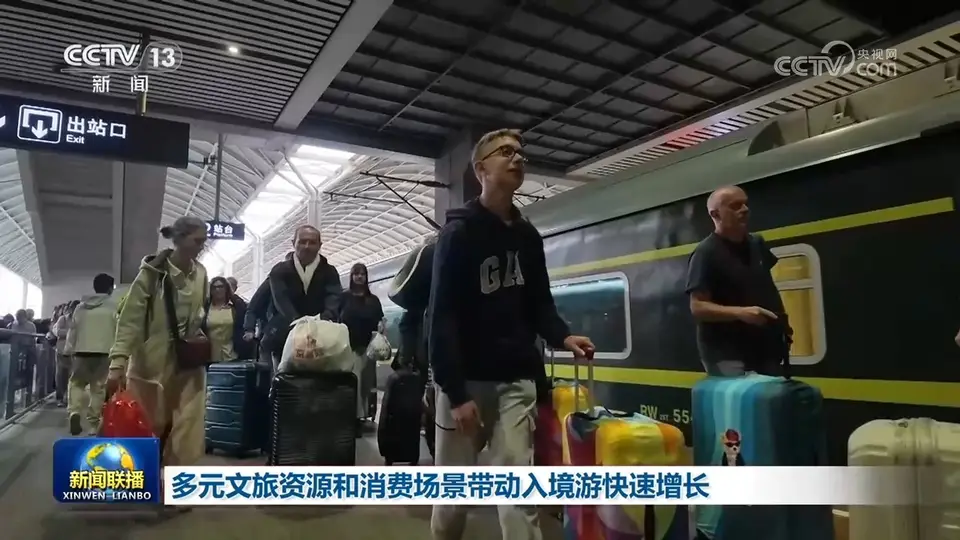 跟着电影到张家界消暑 多元文旅活动吸引大批外国游客畅玩中国
