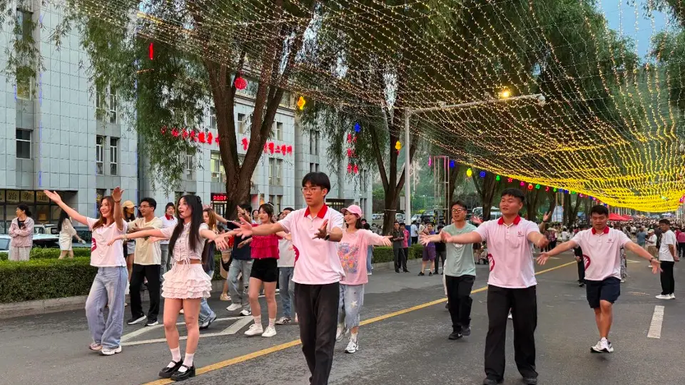长白县夜市上的“精彩夜吉林”2026消夏快闪 每周都有好戏市民游客看不停