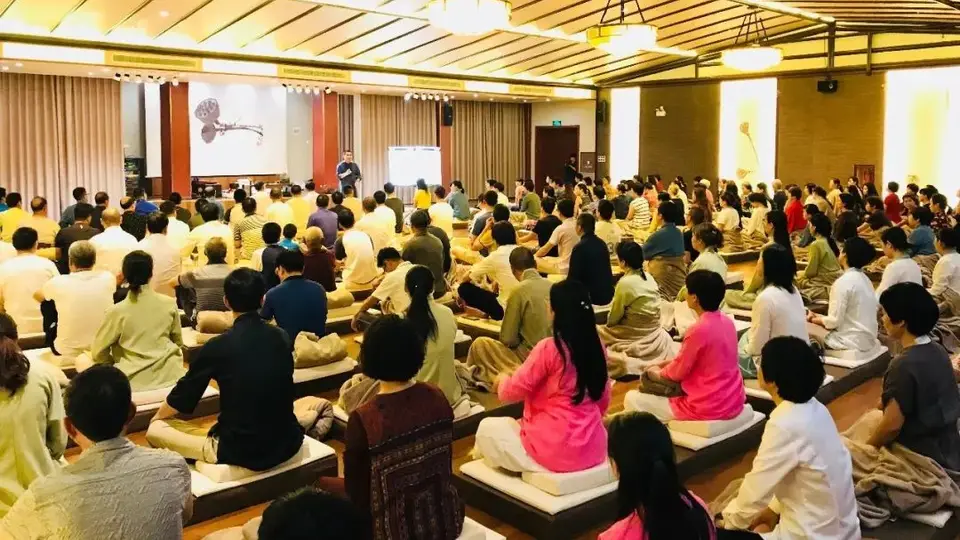 参与如是书院课程的学员亲述：课堂设游戏遭洗脑，不配合就被辱骂殴打，讲师竟是传销头目